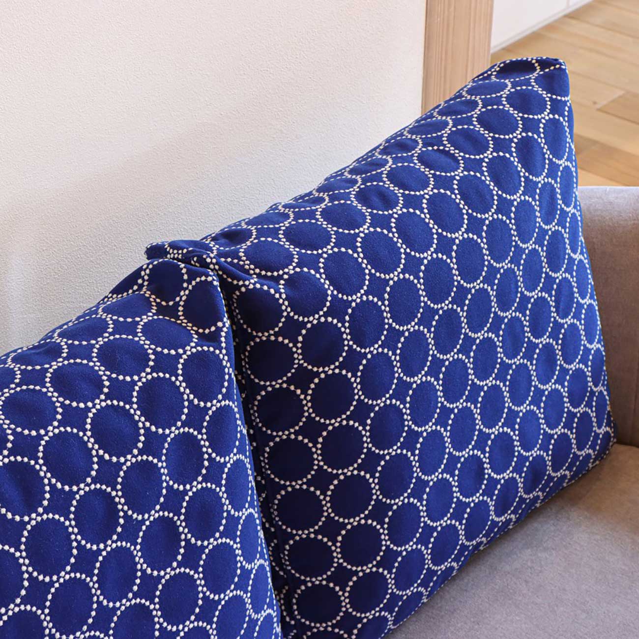 ミナペルホネンの生地を使った特別なソファ、期間限定でオーダー